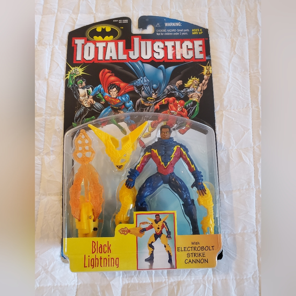 1997 NEW KENNER BATMAN TOTAL JUSTICE BLACK LIGHTNING ACTION FIGURE, CANNON